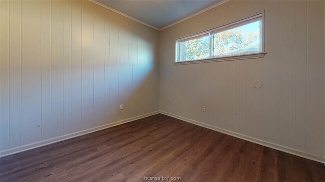 Building Photo - 206 Lynn Dr