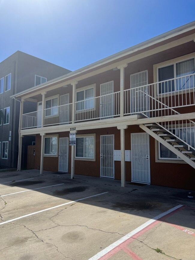 2250 Building - 2252 Morley St