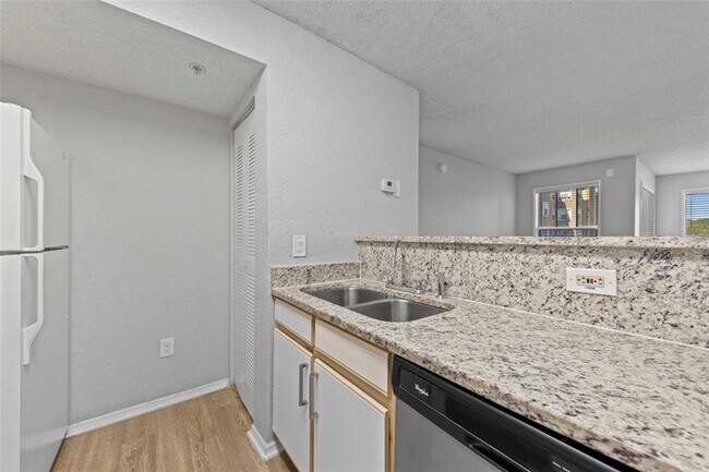 Building Photo - 2212 Grand Cayman Ct