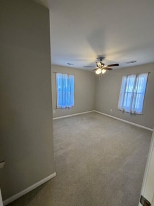 Building Photo - 3 Bed, 1 Bath House in Newport News!