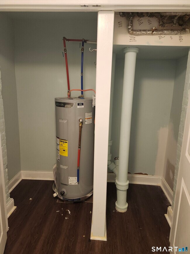 Building Photo - 488 Chapel St