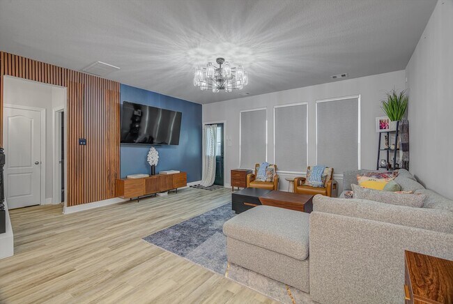 Building Photo - 2319 Gentle Breeze Ln