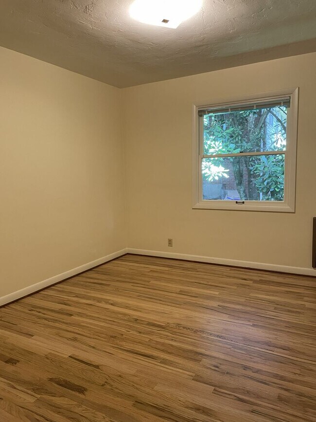 Building Photo - 8650 SW Canyon Ln