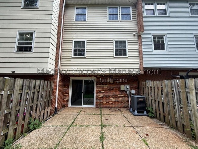 Building Photo - 14611 Earlham Ct