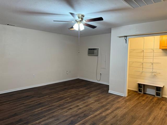 Building Photo - 2902 Hollis Dr