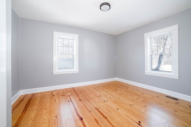 Building Photo - 5 Maple Ave