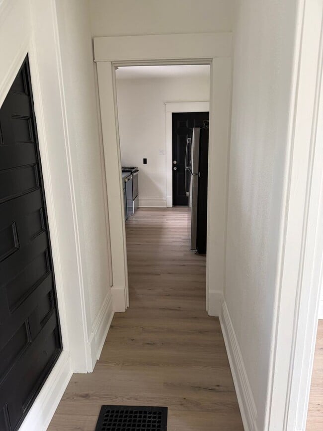 Building Photo - Fully remodeled 3 bedroom house