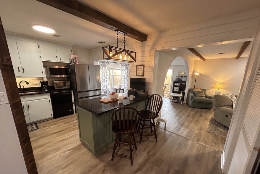 Building Photo - 118 Loizos Dr NW