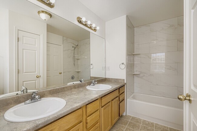 Building Photo - 655 Bosque Vista Point