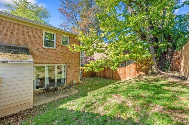 Building Photo - 747 Spring Meadows Dr