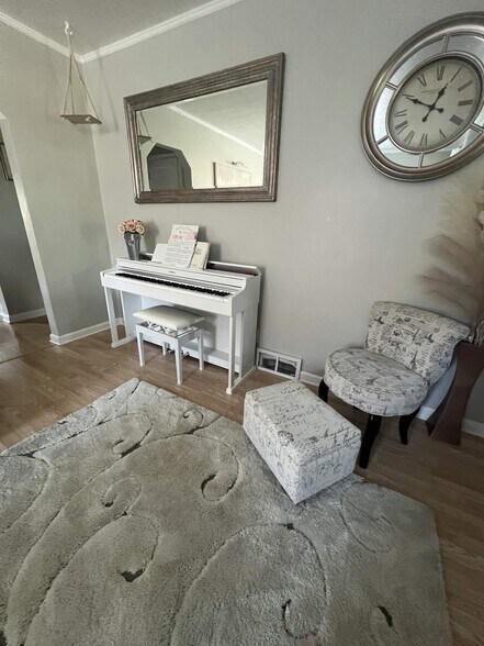 Building Photo - 5726 Lincoln Ave