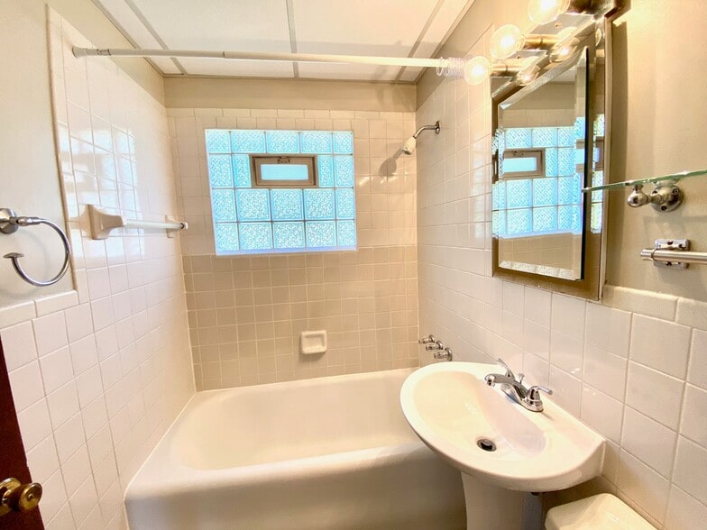 Building Photo - 3914 S 1st St