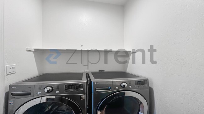 Building Photo - Unit