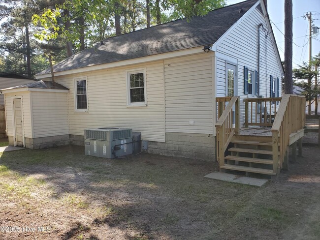Building Photo - 575 S Ashe St