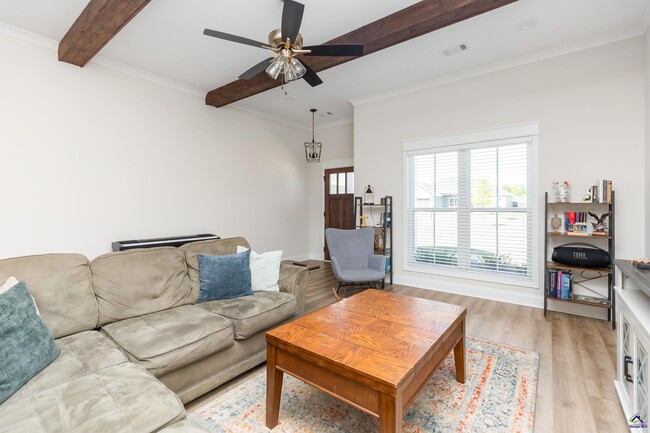 Building Photo - 210 Saraland Trl