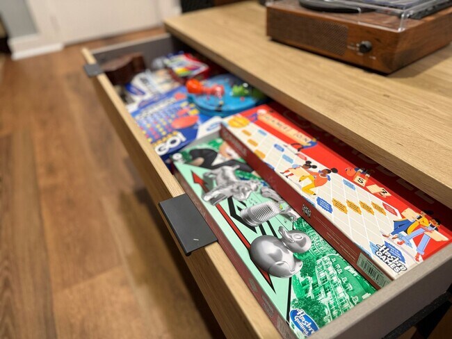 Building Photo - 1515 1/2 S Carson Ave