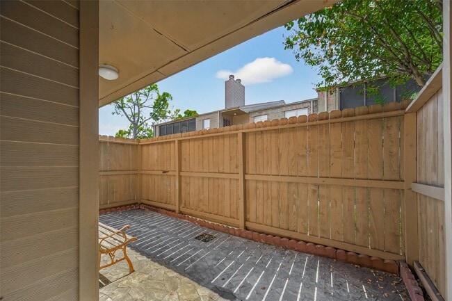 Building Photo - 10555 Turtlewood Ct