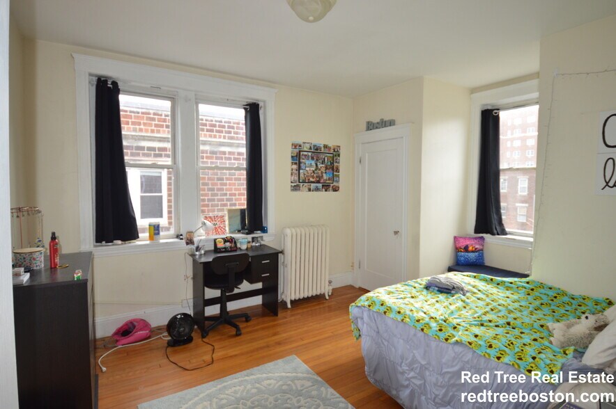 Building Photo - 62 Egmont St