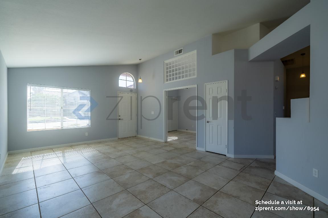 Building Photo - 39821 Milan Dr