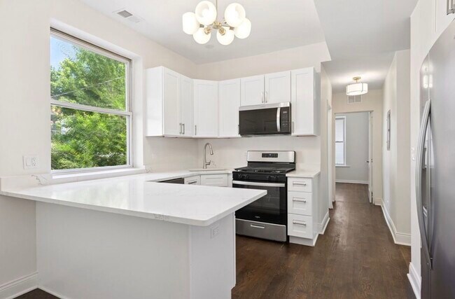 Building Photo - 1340 W Hollywood Ave