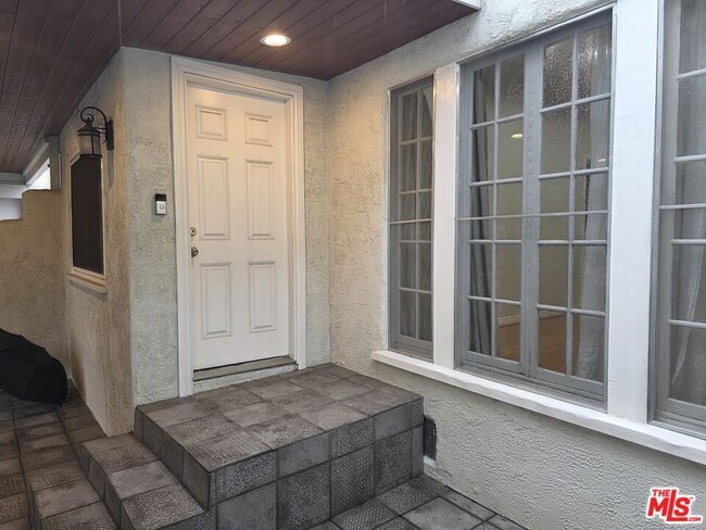 Building Photo - 939 S Ogden Dr