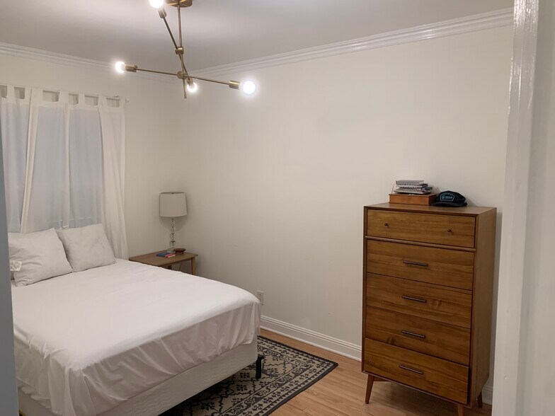 Second bedrooom (furnished) - 11425 Cashmere St