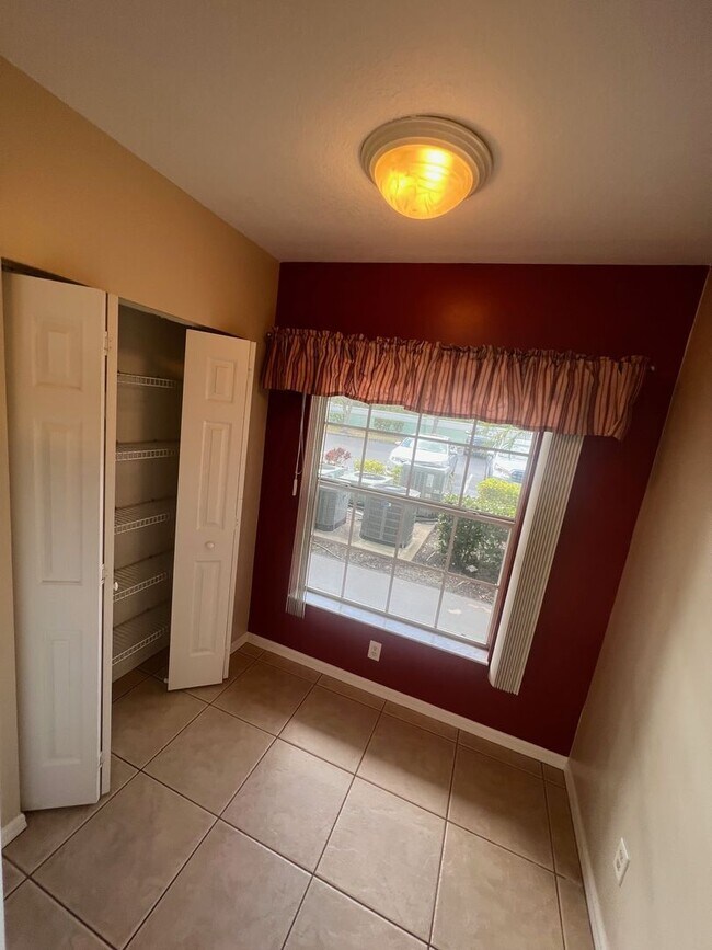 Building Photo - 2160 Heron Lake Dr