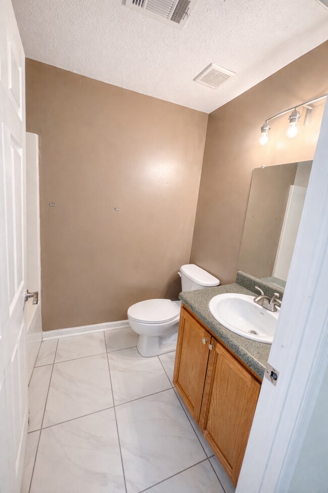 Building Photo - 212 Orchard Way