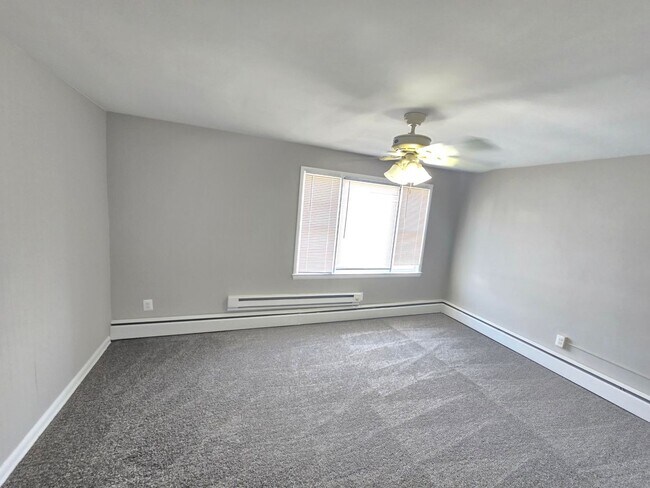 Building Photo - 5122 Plainfield Ave