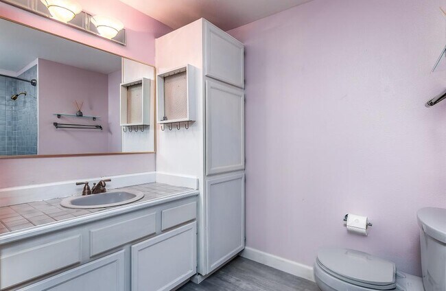 Building Photo - Cinnamon Ridge Condominiums - 2 bedrooms