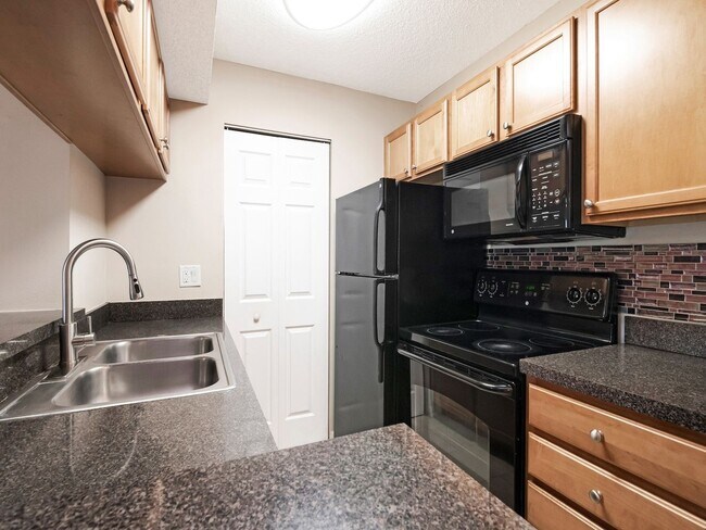 Building Photo - 221 Lake Brook Cir