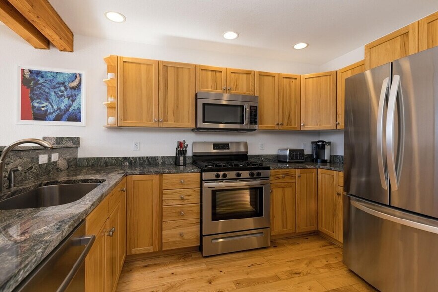 Building Photo - 7 Saddle Ridge Rd
