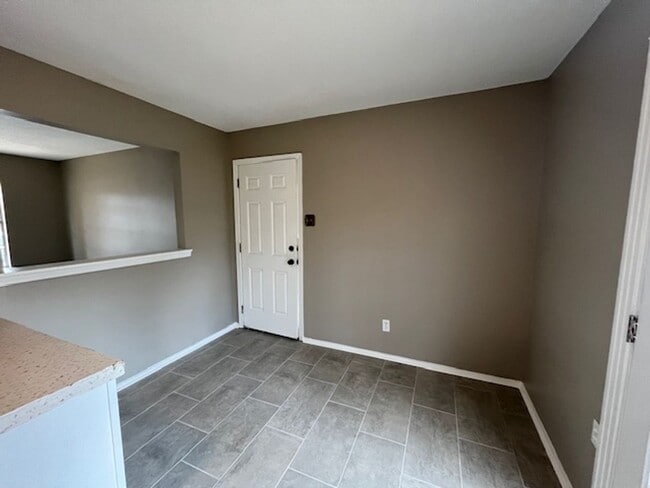 Building Photo - Renovated 3 Bedroom 1 Bath Home for Rent!