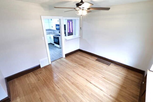 Building Photo - 165 Colony Crescent