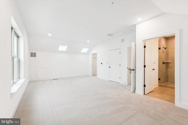 Building Photo - 10113 Dalmatian St