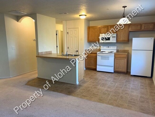 Building Photo - 1065 W Pine Ave