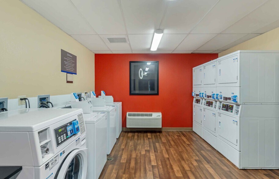 Building Photo - Furnished Studio-Chicago - O'Hare - North