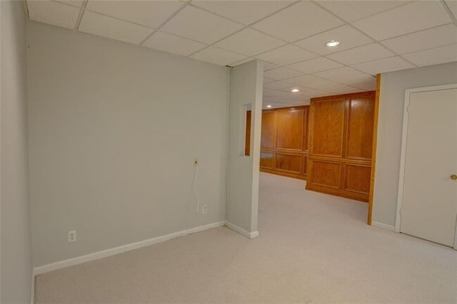 Building Photo - 639 Lakeshore Dr NW