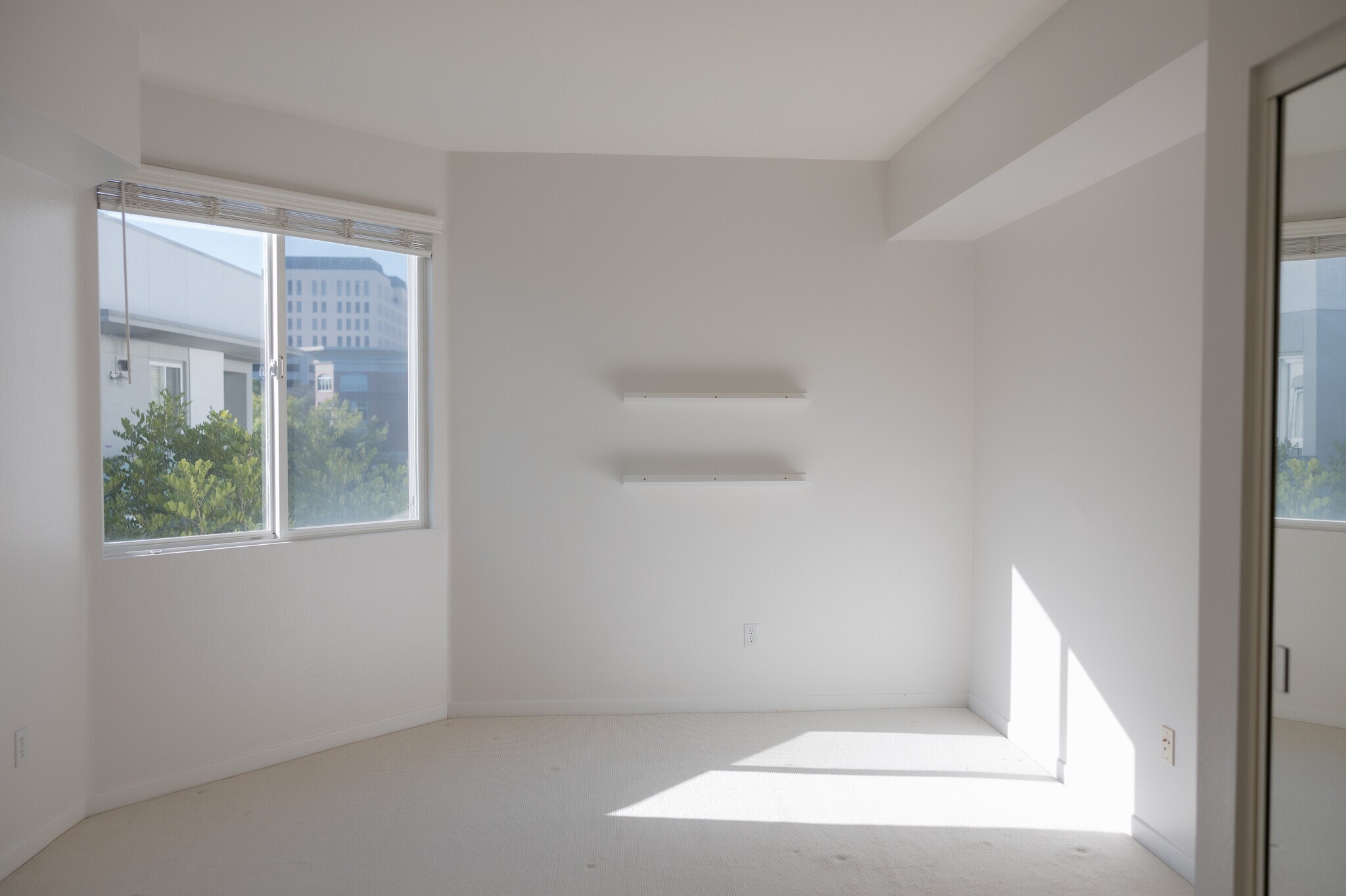 Building Photo - 160 S Hudson Ave