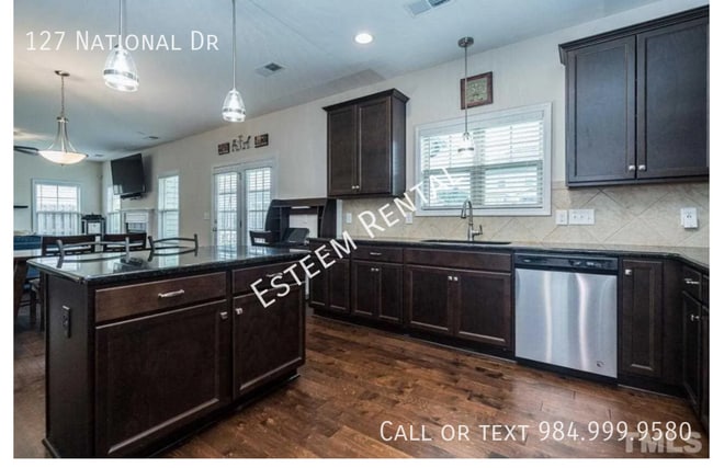 Building Photo - 127 National Dr