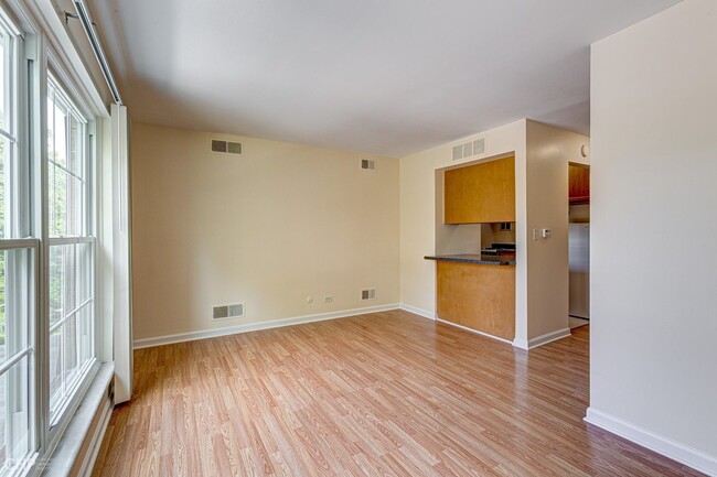 Building Photo - 5300 Carriage Way Dr
