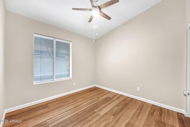 Building Photo - 3124 E Roveen Ave