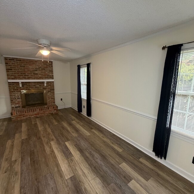 Building Photo - 3208 Ellsworth Dr