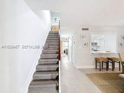 Building Photo - 350 Grapetree Dr