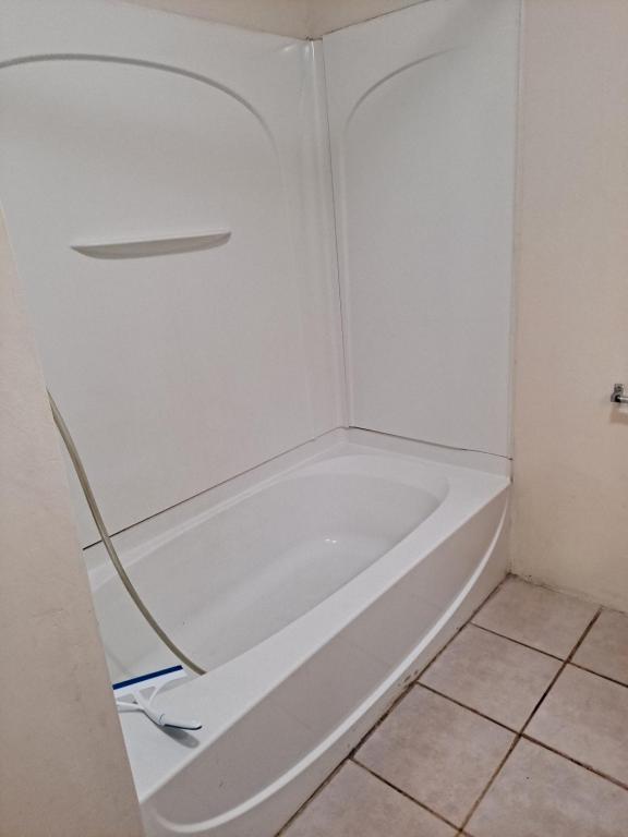 Building Photo - 758 S Huth Rd