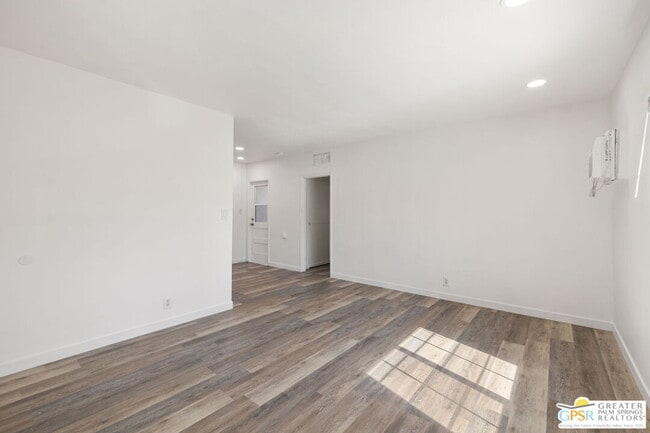 Building Photo - 1674 Vía Salida