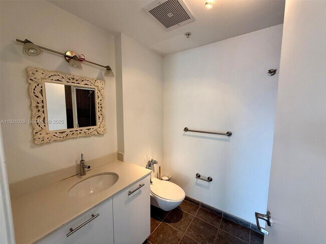 Building Photo - 3451 NE 1st Ave