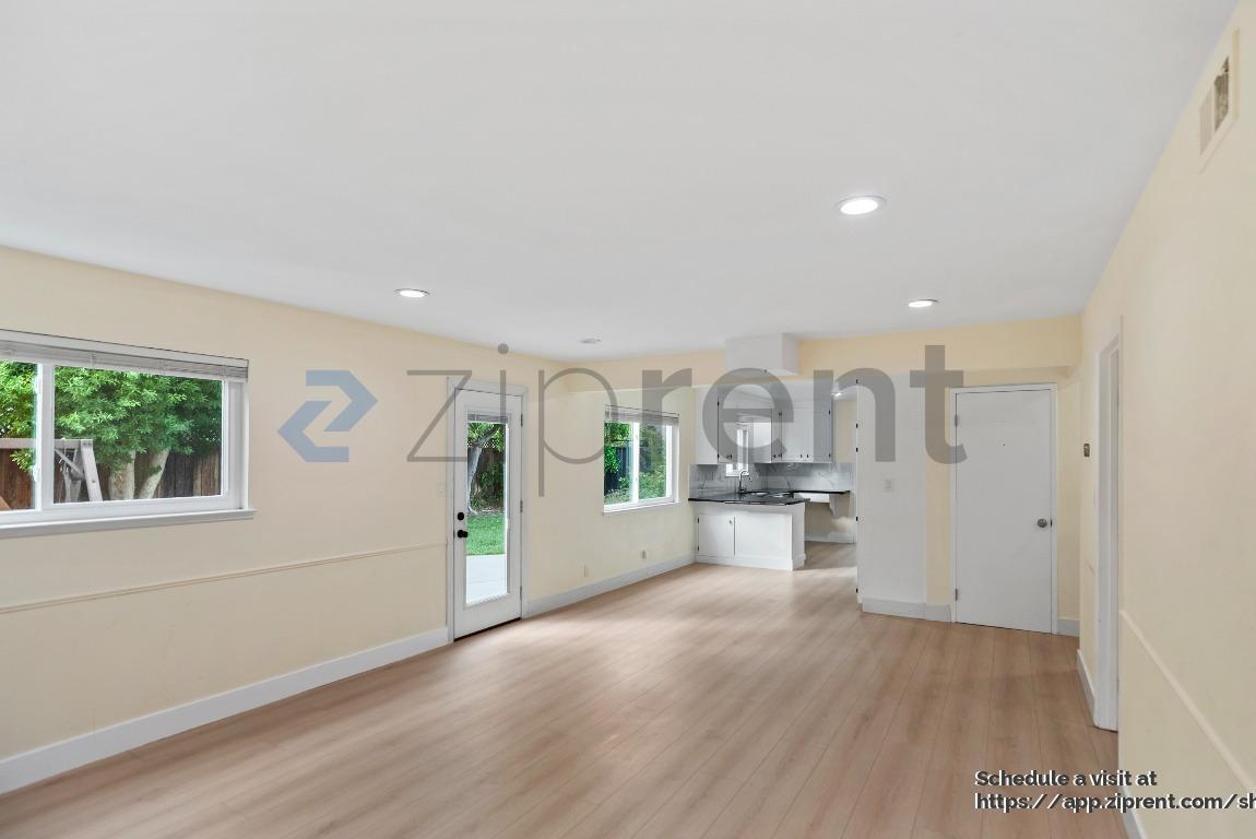 Building Photo - 1019 Pilinut Ct