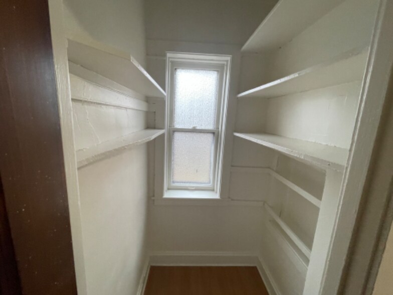 Building Photo - 7252 N Hamilton Ave