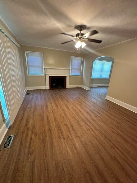 Building Photo - 107 Mitchell St